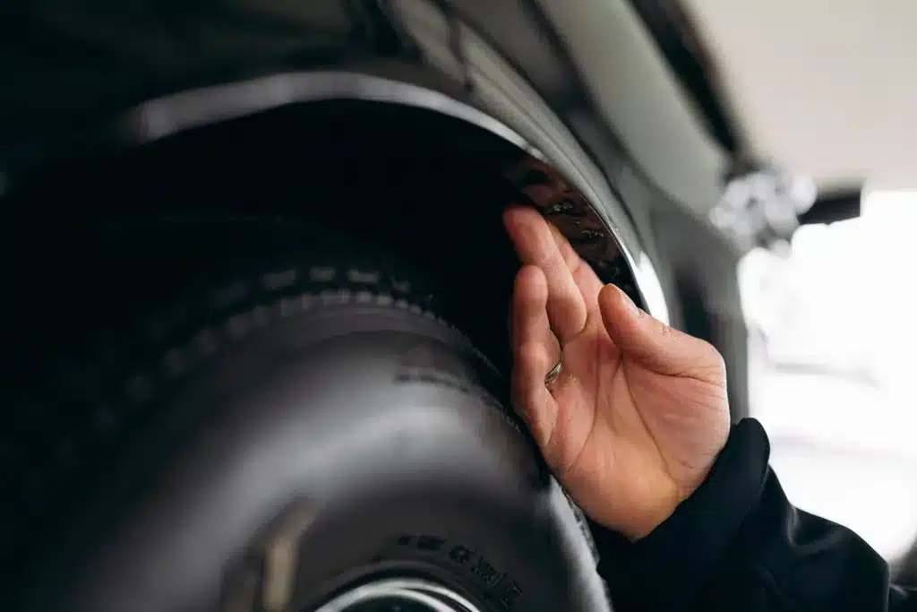 Sachverständiger am Fahrzeug